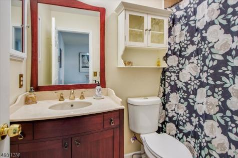12 Mansfield Way Jefferson NJ 07438