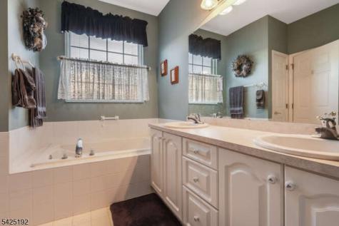 29 Victoria Drive White NJ 07823