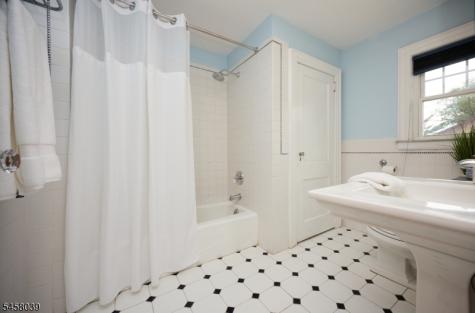 11 Winding Way West Orange NJ 07052