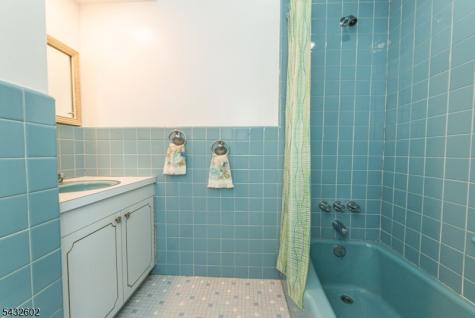 334 Clifton Avenue Newark NJ 07104