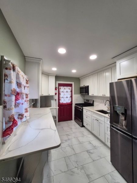 66 Independence Drive Roselle NJ 07203