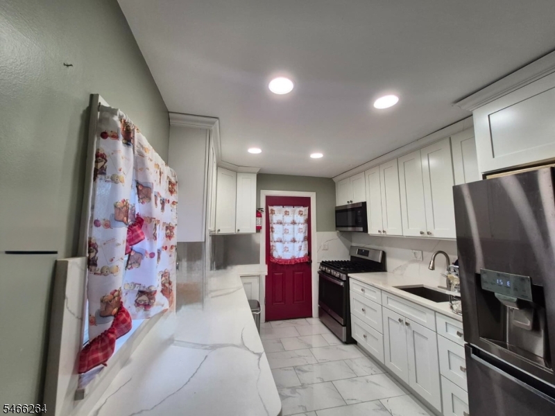 66 Independence Drive Roselle NJ 07203