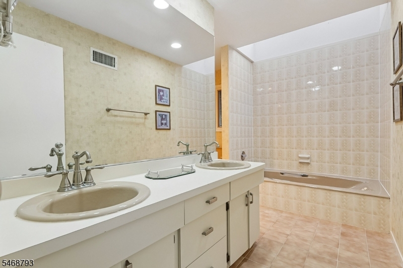 1 Fredon Drive Livingston NJ 07039