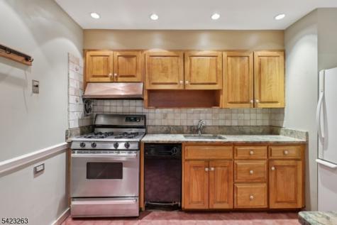 27 Jagoe Street Bergenfield NJ 07621