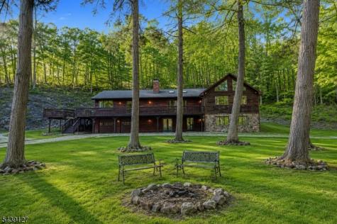 1127 Dark Moon Road Frelinghuysen NJ 07860