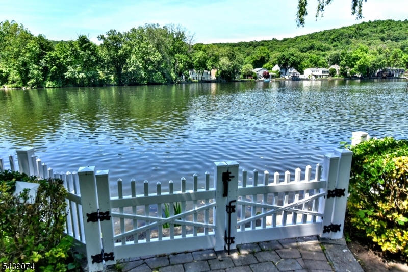 45 Lakeshore Drive Oakland NJ 07436