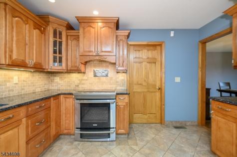 3 Tara Court Hardwick NJ 07825