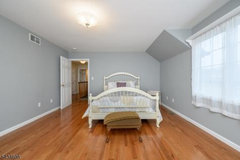 3 Tara Court Hardwick NJ 07825