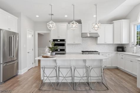 18 Waterford Way Middletown NJ 07738
