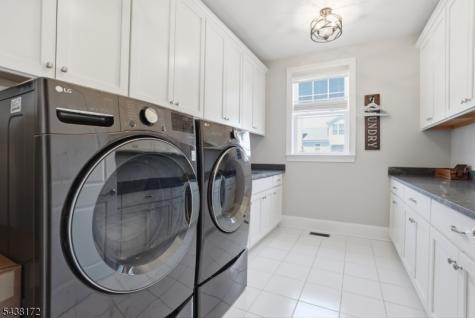 18 Waterford Way Middletown NJ 07738
