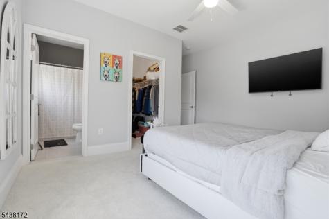 18 Waterford Way Middletown NJ 07738
