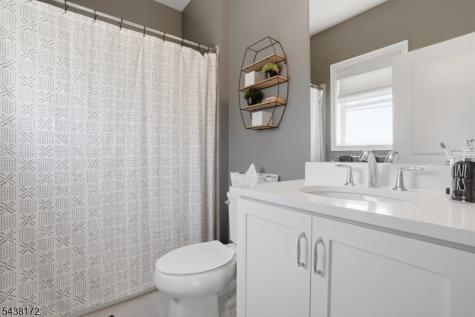 18 Waterford Way Middletown NJ 07738