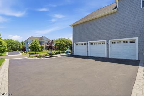 18 Waterford Way Middletown NJ 07738