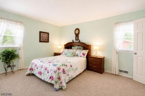 275 Saint Cloud Avenue West Orange NJ 07052
