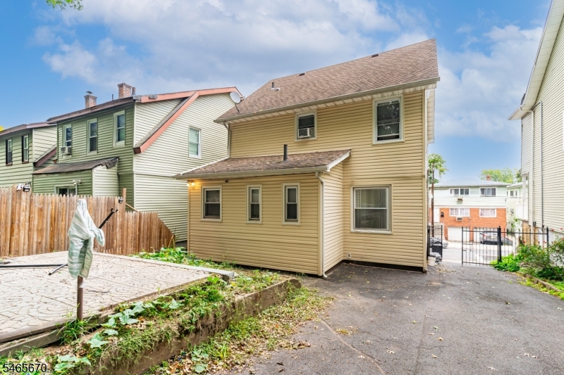 281 Smith Street Newark NJ 07106