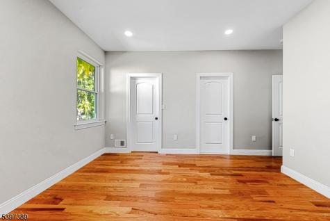 63 Oak Street East Orange NJ 07018