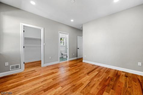 63 Oak Street East Orange NJ 07018