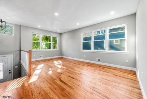 63 Oak Street East Orange NJ 07018