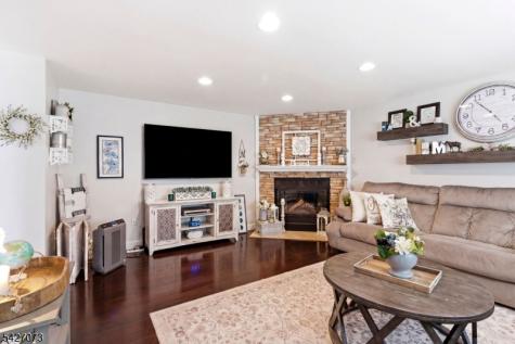 7 Woodfield Road Green NJ 07821