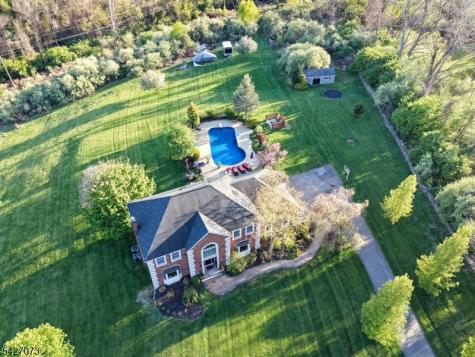 7 Woodfield Road Green NJ 07821