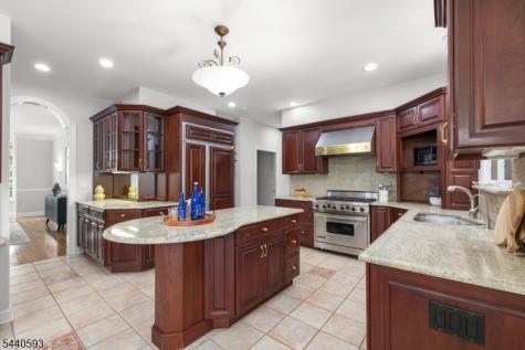 33 Fox Run North Caldwell NJ 07006
