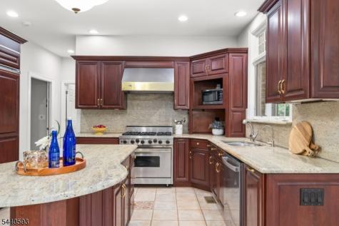33 Fox Run North Caldwell NJ 07006