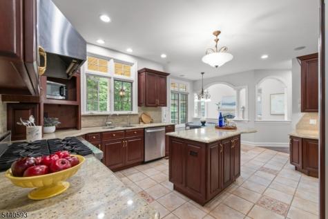 33 Fox Run North Caldwell NJ 07006