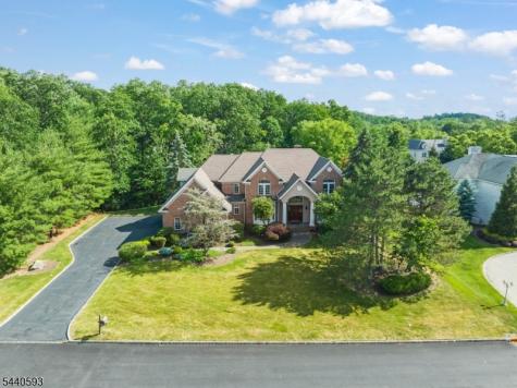33 Fox Run North Caldwell NJ 07006