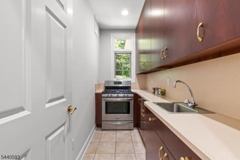 33 Fox Run North Caldwell NJ 07006
