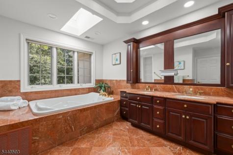 33 Fox Run North Caldwell NJ 07006
