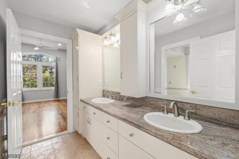 33 Fox Run North Caldwell NJ 07006