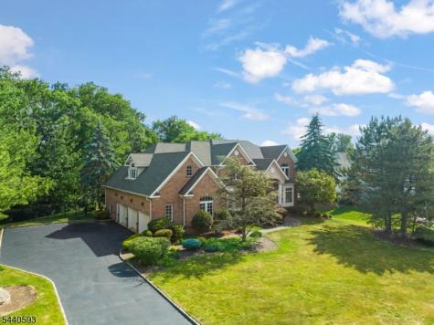33 Fox Run North Caldwell NJ 07006