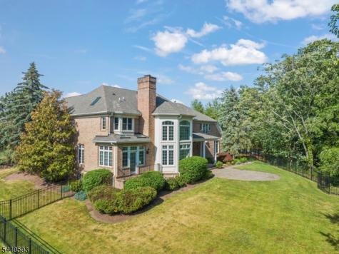 33 Fox Run North Caldwell NJ 07006