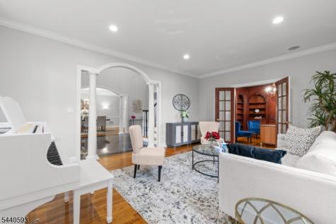 33 Fox Run North Caldwell NJ 07006