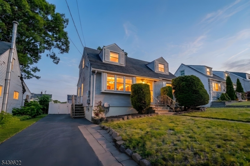 68 16TH Avenue Elmwood Park NJ 07407