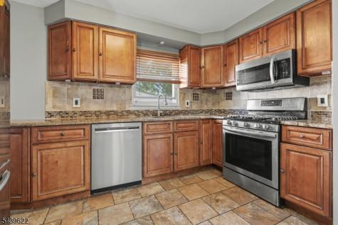 68 16TH Avenue Elmwood Park NJ 07407