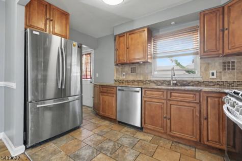 68 16TH Avenue Elmwood Park NJ 07407