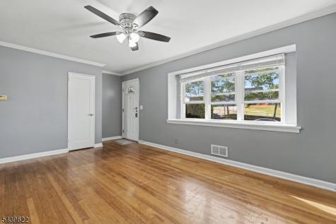 68 16TH Avenue Elmwood Park NJ 07407
