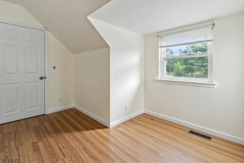 68 16TH Avenue Elmwood Park NJ 07407