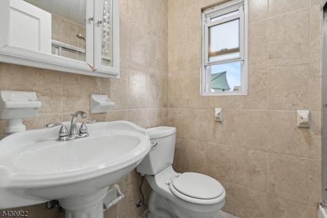 68 16TH Avenue Elmwood Park NJ 07407