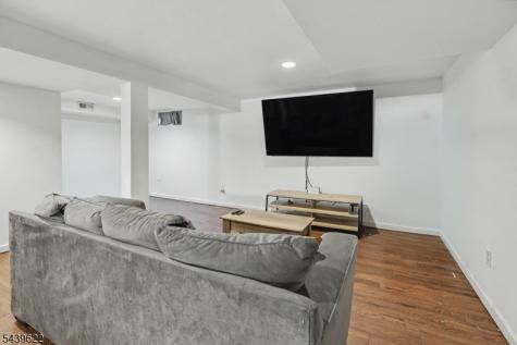 68 16TH Avenue Elmwood Park NJ 07407
