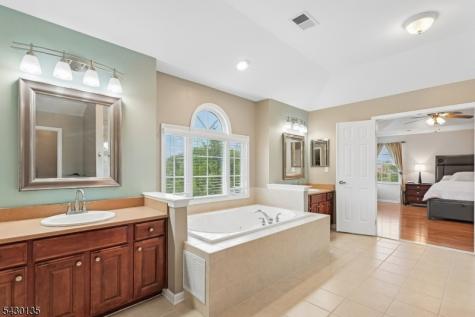 384 Bennetts Lane Franklin NJ 08873
