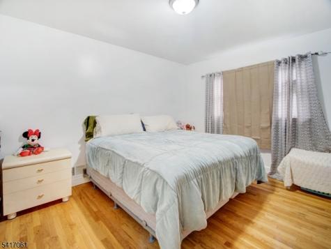 17 Thelma Court Woodbridge NJ 07067