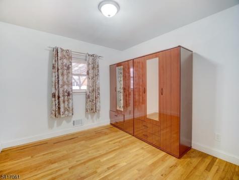 17 Thelma Court Woodbridge NJ 07067
