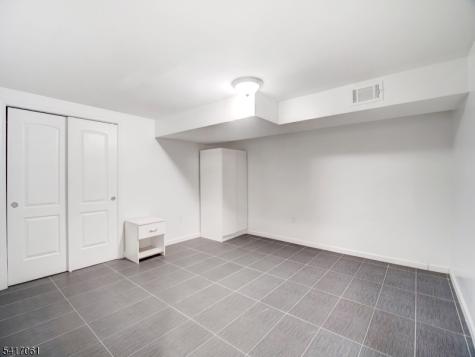 17 Thelma Court Woodbridge NJ 07067