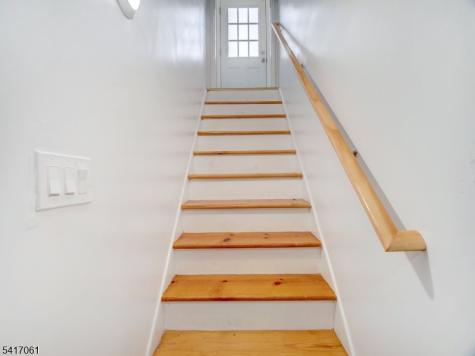 17 Thelma Court Woodbridge NJ 07067