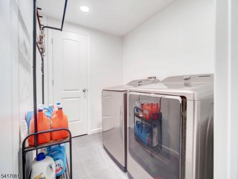 17 Thelma Court Woodbridge NJ 07067