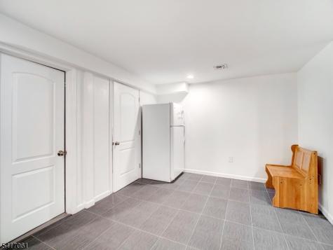 17 Thelma Court Woodbridge NJ 07067