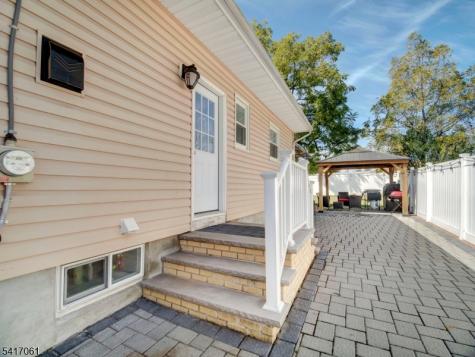 17 Thelma Court Woodbridge NJ 07067