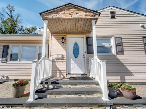 17 Thelma Court Woodbridge NJ 07067